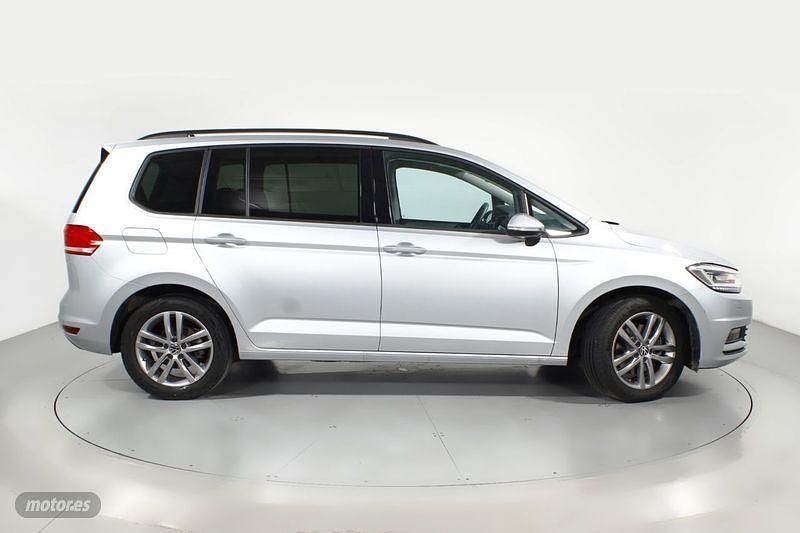 Usado VW Touran Life 150 CV (110 kW) 2025 Plateado Monovolumen