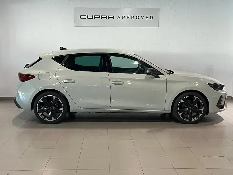 Usado Cupra Leon 204 CV (150 kW) 2025 Gris / plata Berlina