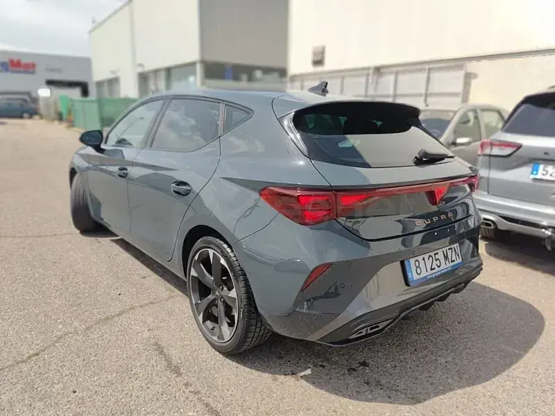 Usado Cupra Leon 150 CV (110 kW) 2025 Gris / plata Berlina