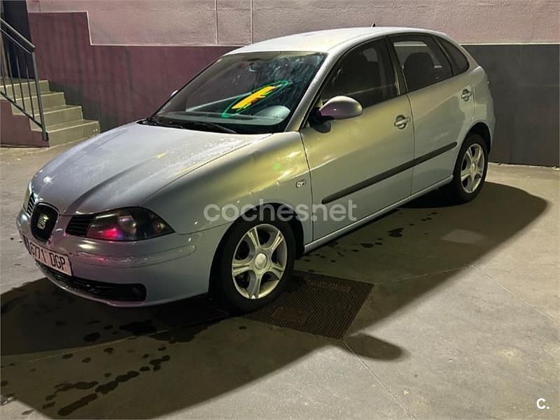 Usado Seat Ibiza Stylance 75 CV (55 kW) 2005 Gris / plata Berlina
