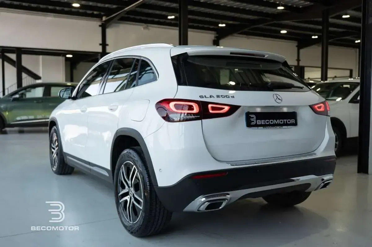 Usado Mercedes GLA200 150 CV (110 kW) 2021 Blanco SUV