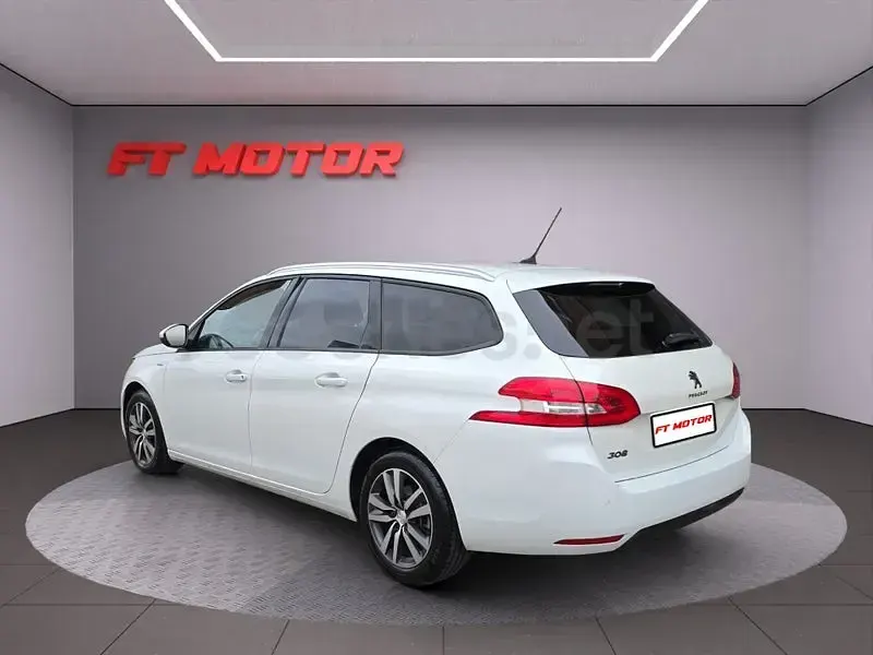 Usado Peugeot 308 SW Style 130 CV (95 kW) 2021 Blanco Familiar