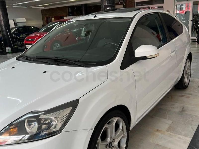 Usado Ford Focus Trend 115 CV (84 kW) 2008 Blanco Berlina