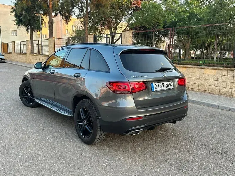 Usado Mercedes GLC300e 306 CV (225 kW) 2020 Gris / plata SUV