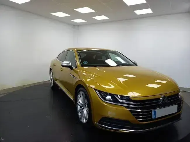 Usado VW Arteon Elegance 150 CV (110 kW) 2020 Amarillo Coupe