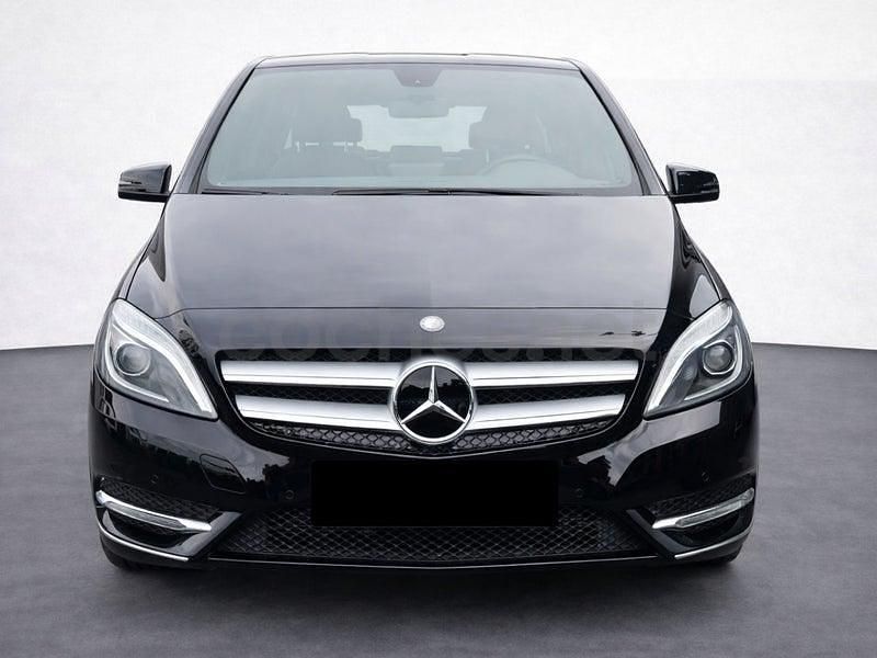 Usado Mercedes B180 122 CV (89 kW) 2013 Negro Monovolumen