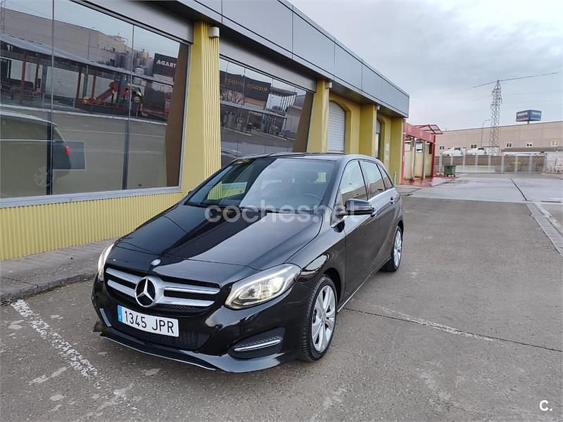 Usado Mercedes B180 AMG 109 CV (80 kW) 2016 Negro Monovolumen