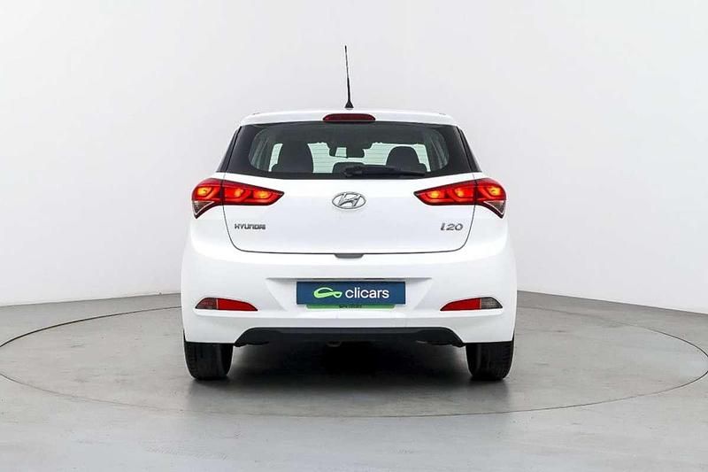 Usado Hyundai i20 84 CV (61 kW) 2016 Blanco Utilitario