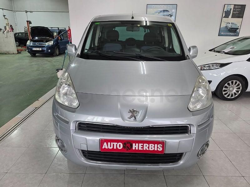 Usado Peugeot Partner Tepee Active 92 CV (67 kW) 2014 Gris / plata Monovolumen