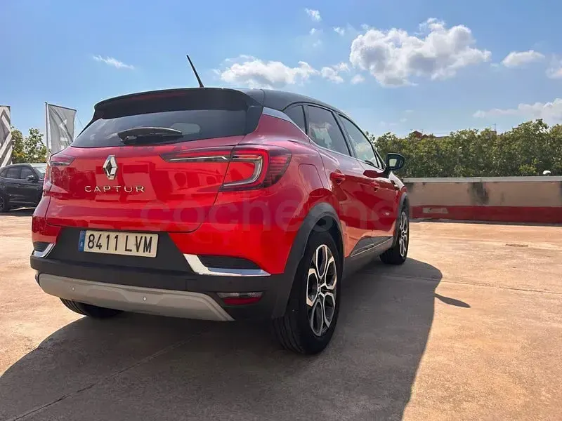 Usado Renault Captur Zen 140 CV (102 kW) 2021 Rojo SUV