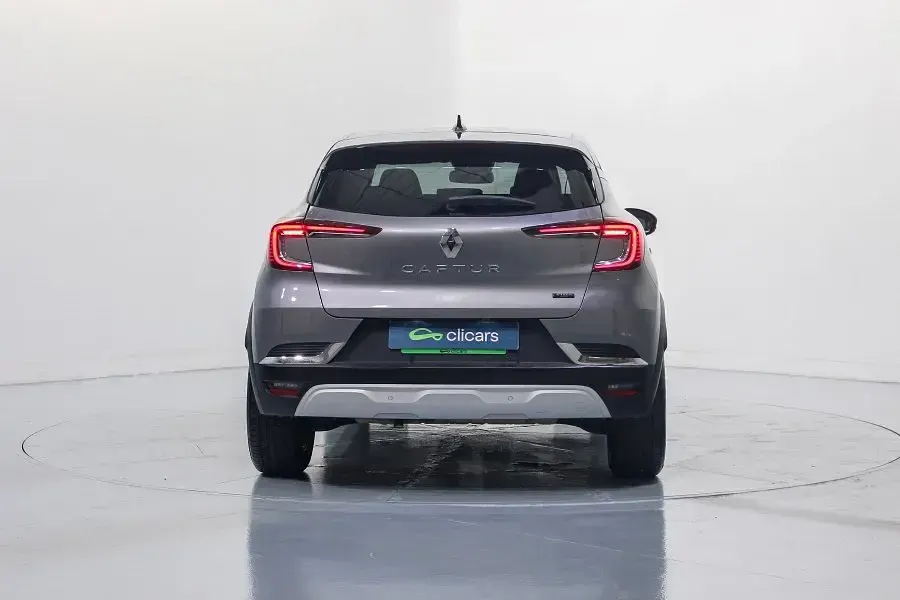 Usado Renault Captur Techno 145 CV (106 kW) 2023 Gris / plata SUV