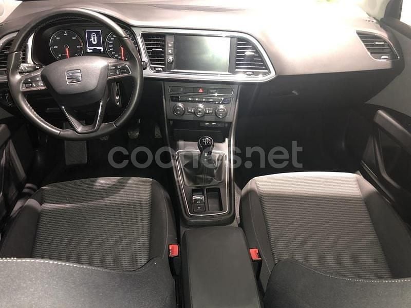 Usado Seat Leon Style 115 CV (84 kW) 2020 Blanco Familiar