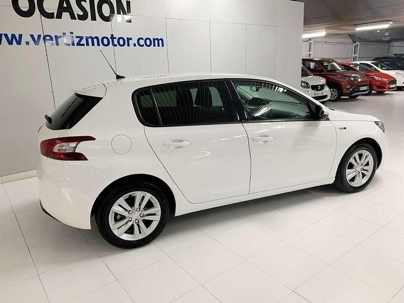 Usado Peugeot 308 Style 110 CV (80 kW) 2017 Blanco Utilitario
