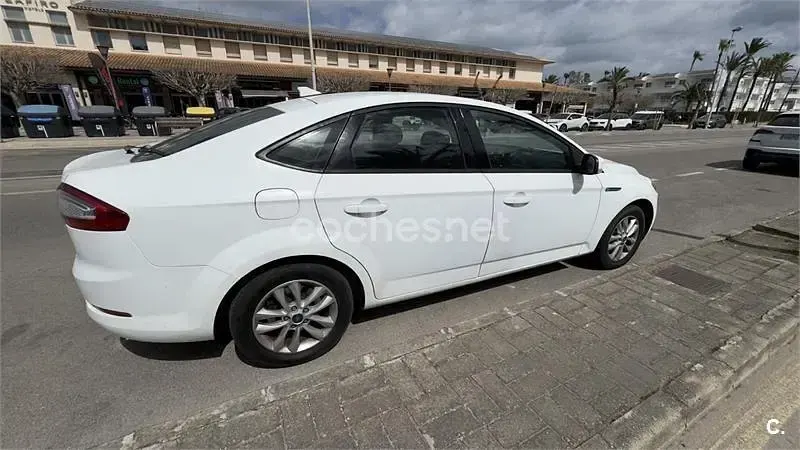 Usado Ford Mondeo Trend 115 CV (84 kW) 2014 Blanco Berlina