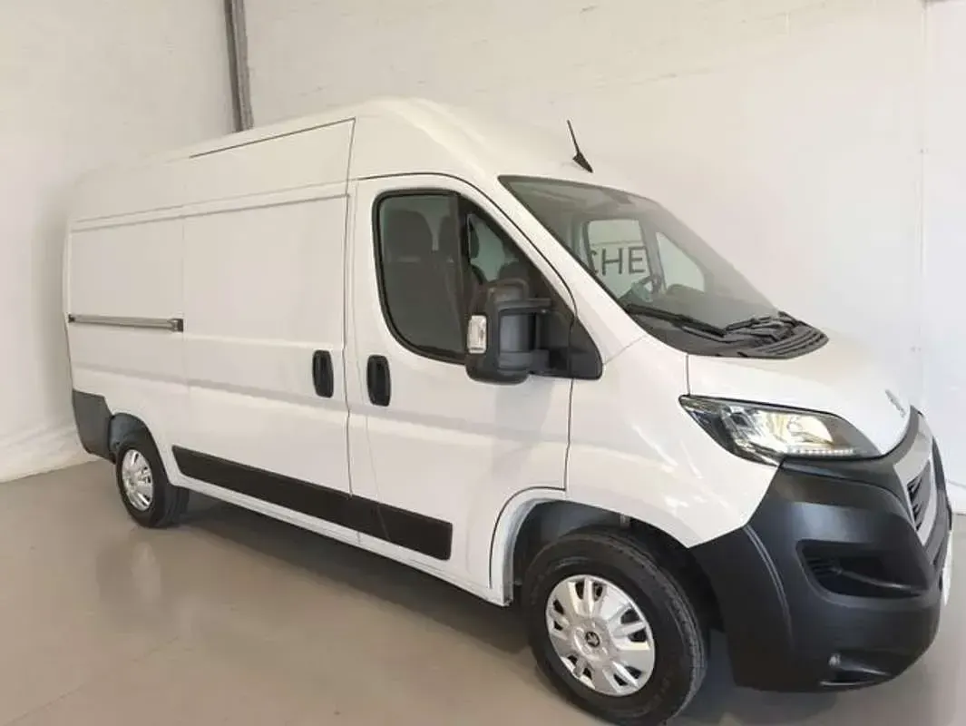 Usado Peugeot Boxer 120 CV (88 kW) 2022 Blanco Van