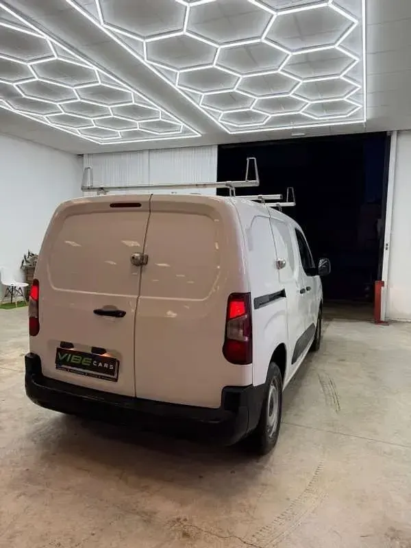 Usado Citroën Berlingo Business Class 102 CV (75 kW) 2022 Blanco Monovolumen