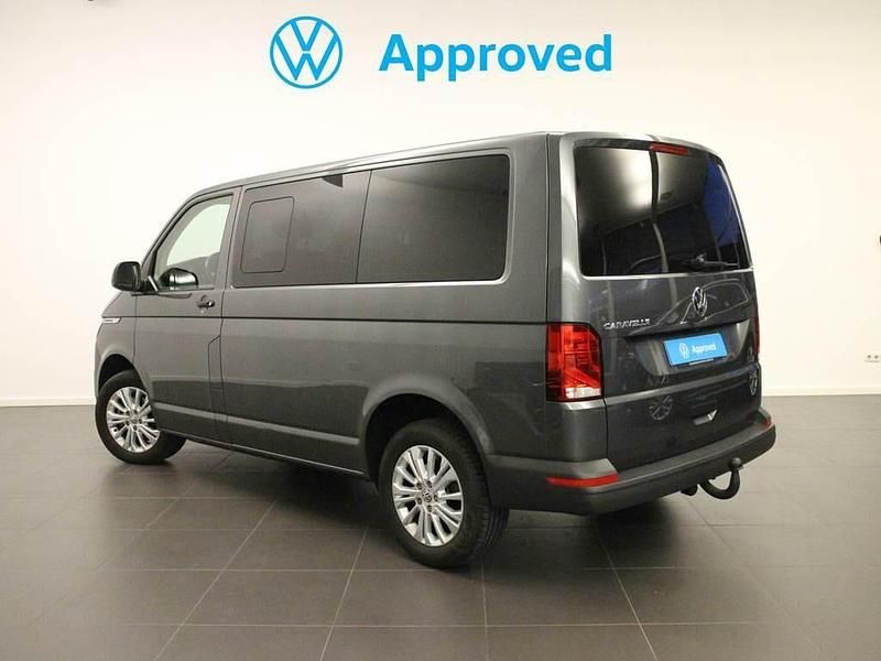 Usado VW Caravelle 110 CV (80 kW) 2024 Gris Monovolumen
