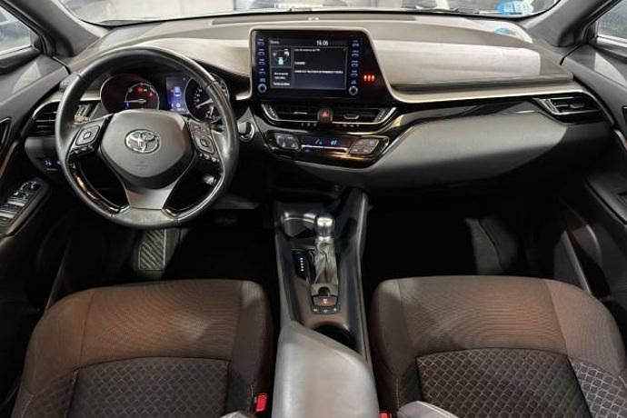 Usado Toyota C-HR Active 122 CV (89 kW) 2021 Gris / plata SUV