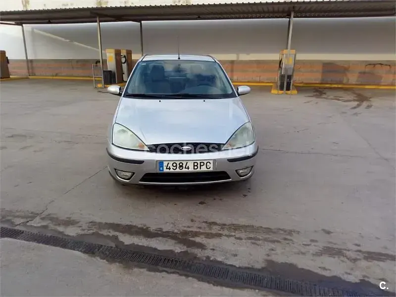 Usado Ford Focus Ambiente 90 CV (66 kW) 2001 Blanco Berlina