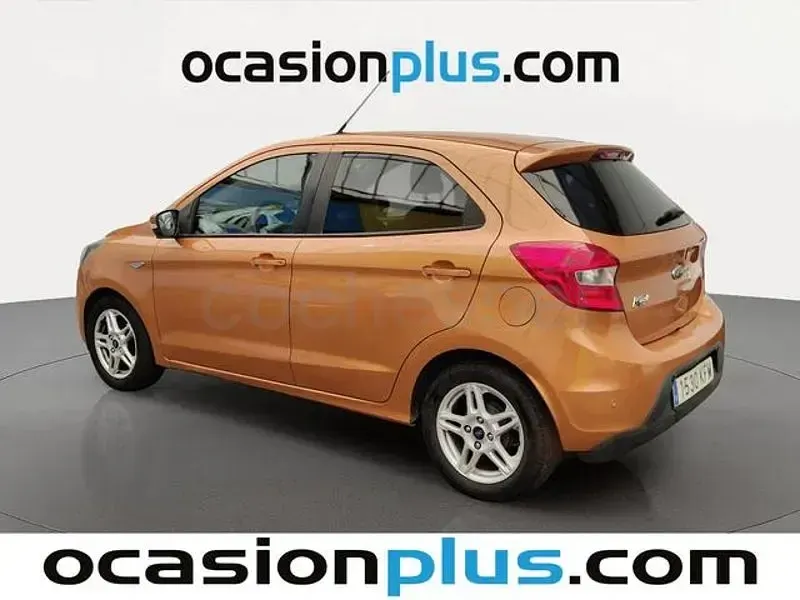 Usado Ford Ka Plus Ultimate 85 CV (62 kW) 2017 Marrón Utilitario