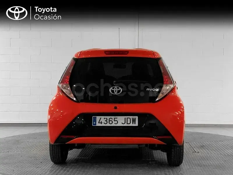 Usado Toyota Aygo X-cite 69 CV (50 kW) 2015 Naranja Utilitario