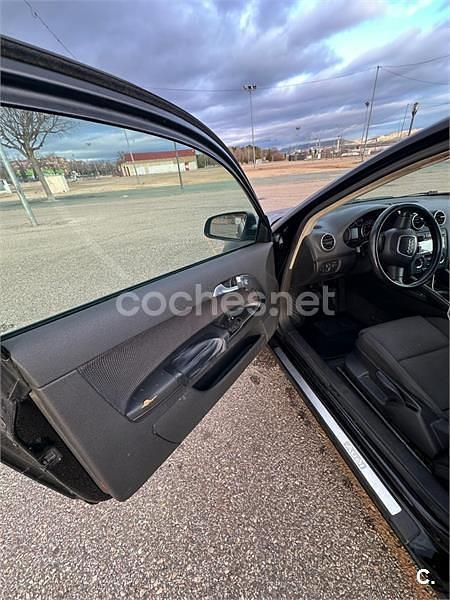 Usado Audi A3 Attraction 100 CV (73 kW) 2003 Negro Utilitario