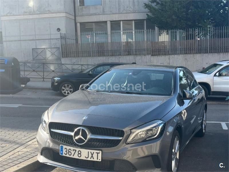 Gris / plata Usado 2017 Mercedes A180 Urban Berlina | 17.000 € (Buen precio) - Imagen 1/4