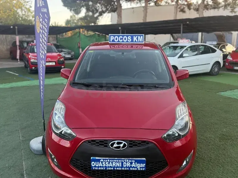 Usado Hyundai ix20 90 CV (66 kW) 2018 Granate Utilitario