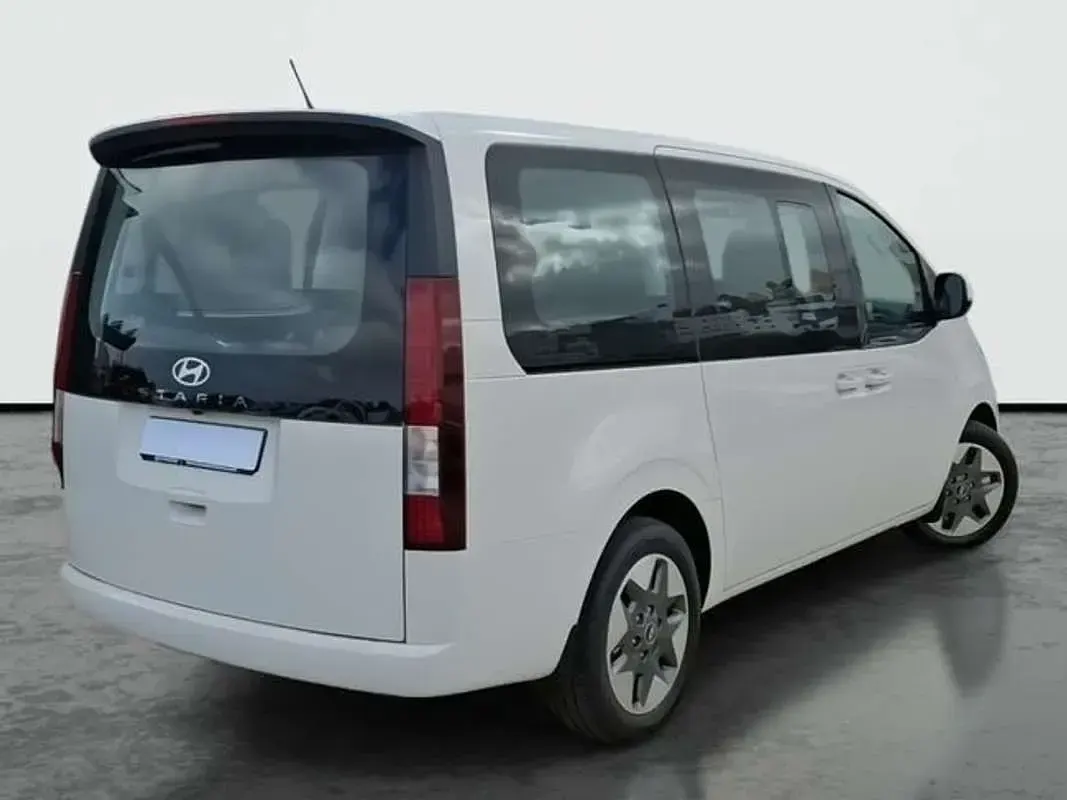 Usado Hyundai Staria 226 CV (166 kW) 2025 Blanco Monovolumen