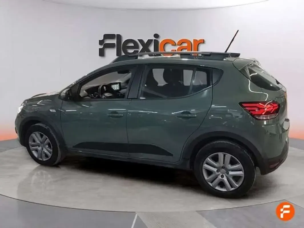 Usado Dacia Sandero Expression 91 CV (66 kW) 2023 Gris Utilitario