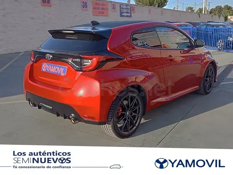 Usado Toyota Yaris 261 CV (191 kW) 2021 Rojo Utilitario
