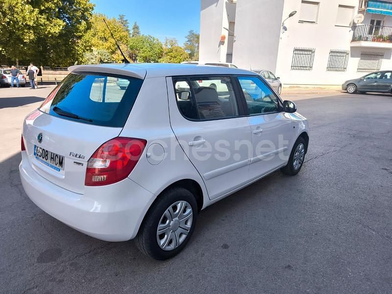 Usado Skoda Fabia Ambition 90 CV (66 kW) 2011 Blanco Berlina