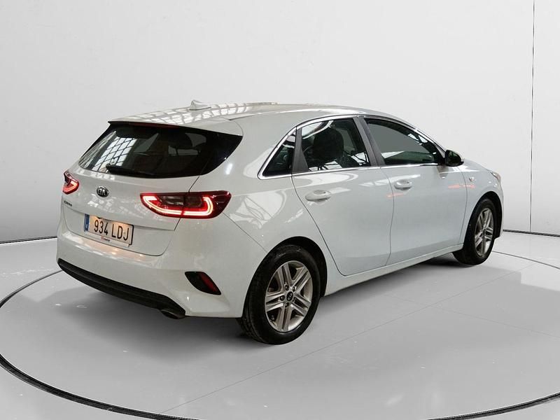 Usado Kia Ceed 101 CV (74 kW) 2019 Blanco Utilitario