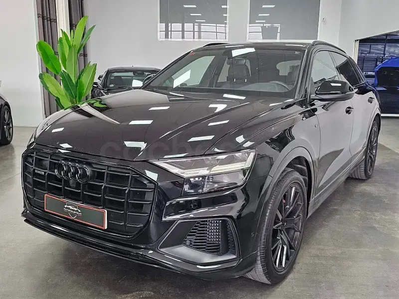 Usado Audi Q8 Ambiente 381 CV (280 kW) 2021 Negro SUV