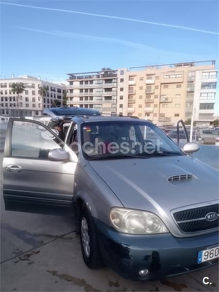 Usado Kia Carnival LX 144 CV (105 kW) 2004 Gris / plata Monovolumen