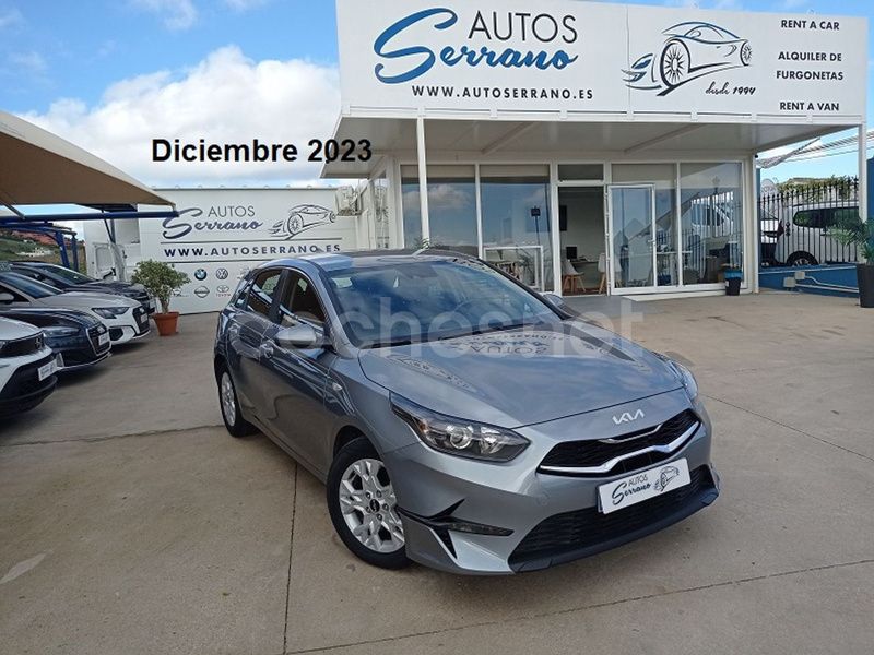 Gris Usado 2023 Kia Ceed Berlina | 17.950 € (Precio justo) - Imagen 1/4