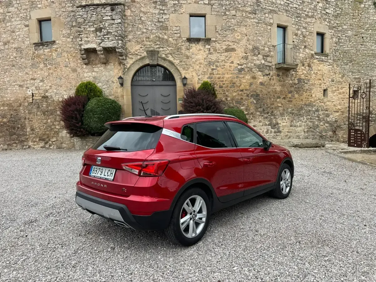 Usado Seat Arona Ecomotive 115 CV (84 kW) 2019 Rojo SUV