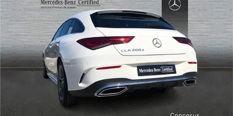 Usado Mercedes CLA200 Shooting Brake 150 CV (110 kW) 2022 Blanco Familiar