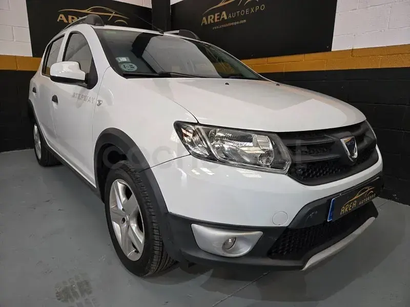 Usado Dacia Sandero Stepway 90 CV (66 kW) 2014 Blanco Berlina