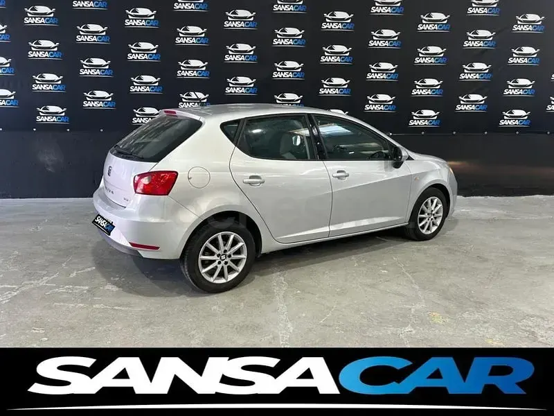 Usado Seat Ibiza Style 105 CV (77 kW) 2017 Gris / plata Berlina