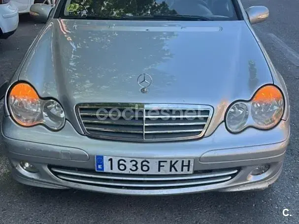 Usado Mercedes C220 Elegance 150 CV (110 kW) 2007 Gris / plata Berlina