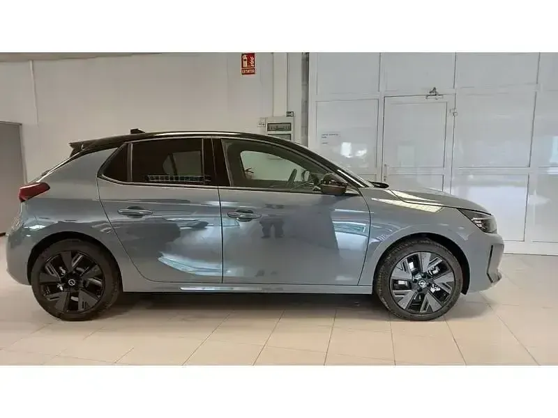 Usado Opel Corsa-e 100 kW (136 CV) 2023 Gris Utilitario