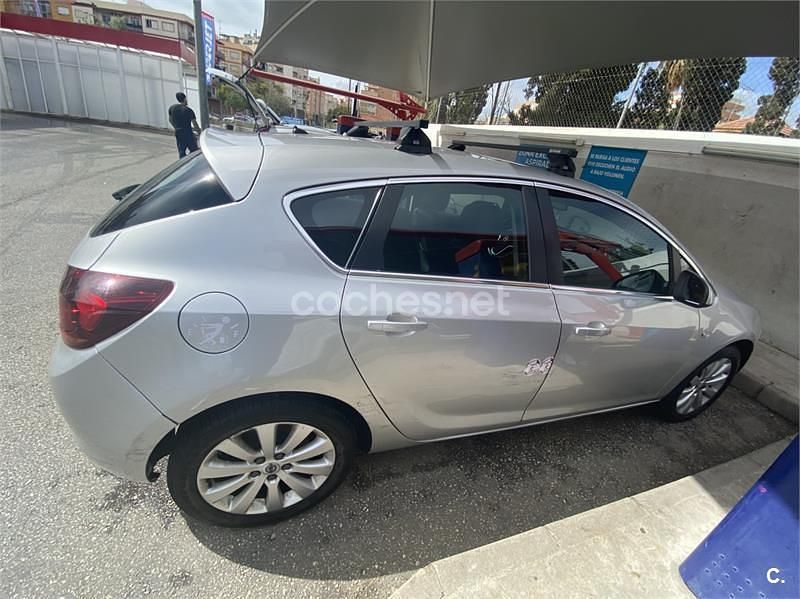Usado Opel Astra Sport 110 CV (80 kW) 2011 Gris / plata Berlina