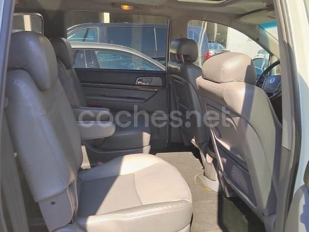 Usado SsangYong Rodius 155 CV (114 kW) 2015 Blanco Monovolumen