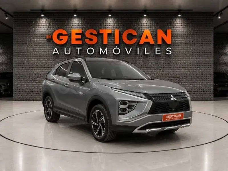 Usado Mitsubishi Eclipse Cross 188 CV (138 kW) 2024 Gris / plata SUV