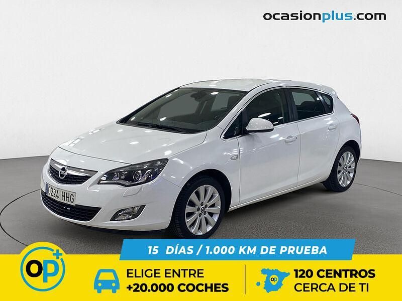 Usado Opel Astra Enjoy 140 CV (102 kW) 2011 Blanco Berlina