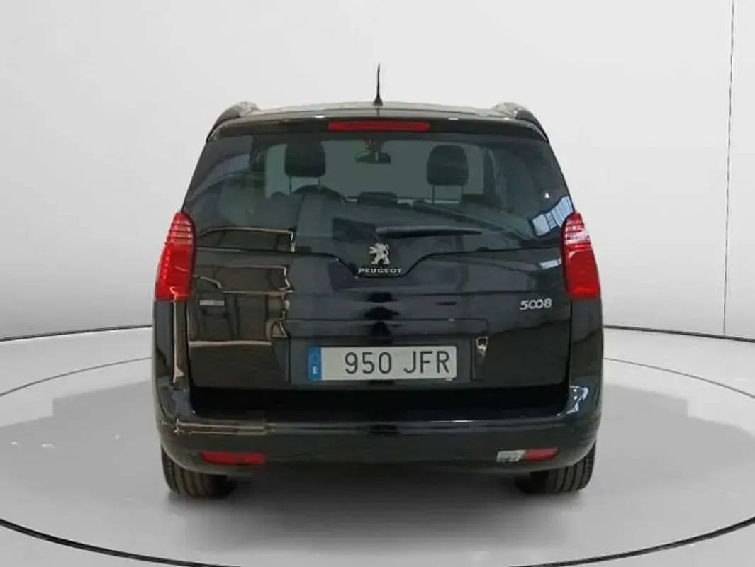 Usado Peugeot 5008 Style 120 CV (88 kW) 2015 Negro Monovolumen
