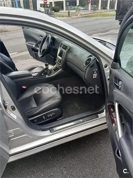 Usado Lexus IS220d President Line 177 CV (130 kW) 2007 Gris / plata Berlina