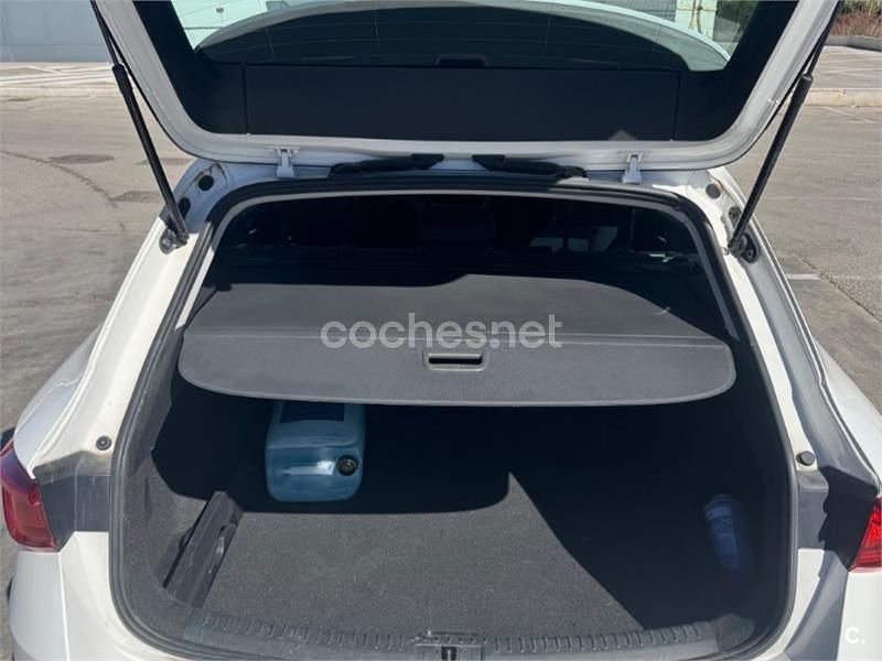 Usado Seat Leon Reference 115 CV (84 kW) 2021 Blanco Familiar