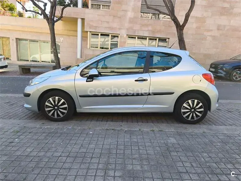 Usado Peugeot 207 90 CV (66 kW) 2007 Gris / plata Berlina